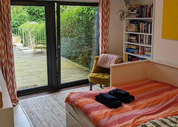 Private With Terrace And Free Parking Проживание в семье *
