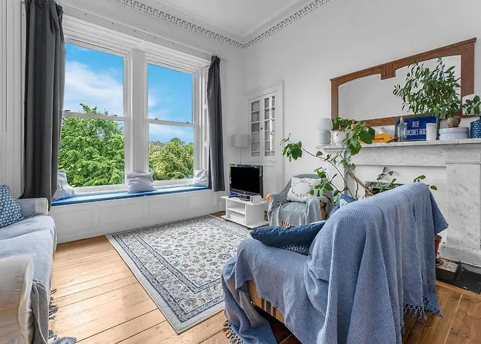 Bright And Spacious Flat Overlooking The Meadows إدنبرة