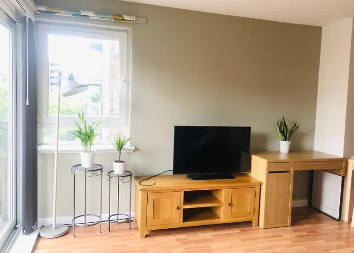 Spacious Retreat At Prime Location With Free Parking& Balcony