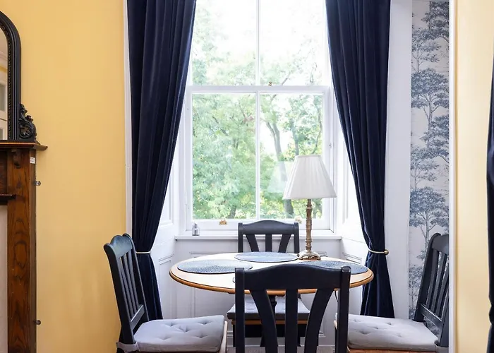 Apartment Holyrood Park Views
