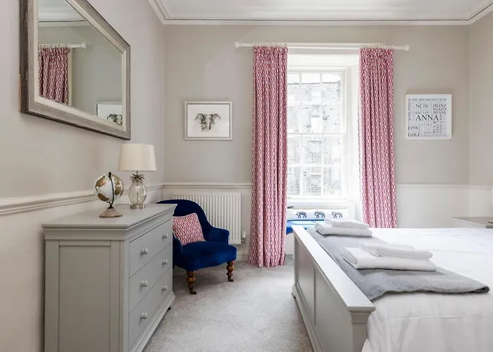 Elegant 2-bedroom In Centre * Edinburgh