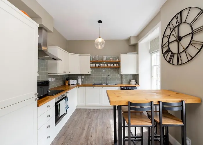 Elegant 2-bedroom In Centre Apartment
