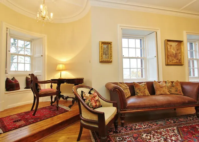 Apartmán Elegant 3-bedroom Ramsay Garden In Centre Edinburgh