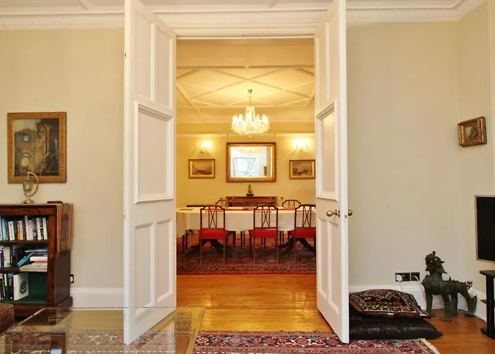 Apartmán Elegant 3-bedroom Ramsay Garden In Centre *