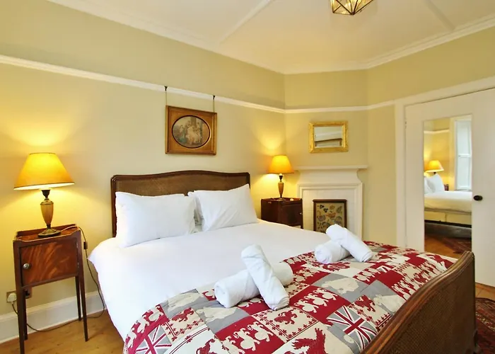 Apartmán Elegant 3-bedroom Ramsay Garden In Centre Edinburgh