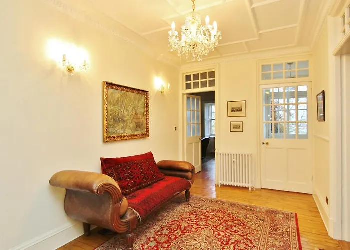 Apartmán Elegant 3-bedroom Ramsay Garden In Centre *