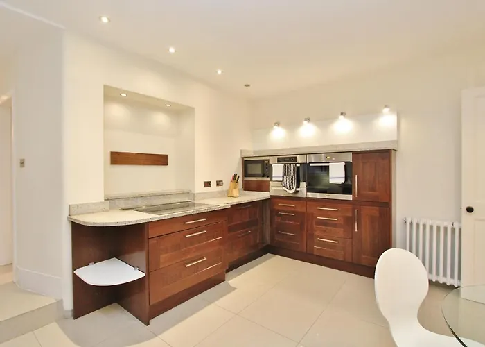 Elegant 3-bedroom Ramsay Garden In Centre Edinburgh