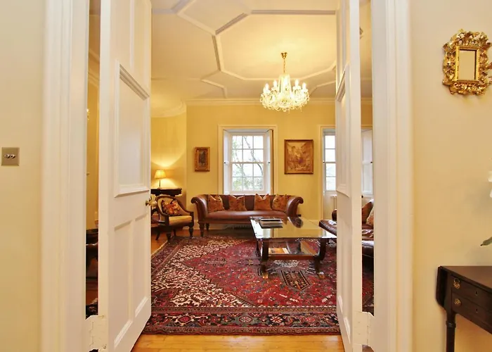 Elegant 3-bedroom Ramsay Garden In Centre Apartmán Edinburgh