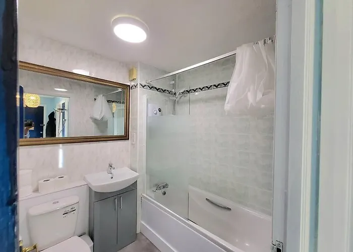 Apartamento Harrismith Place By Sensational Short Lets & Serviced With Free Parking & Wi-fi