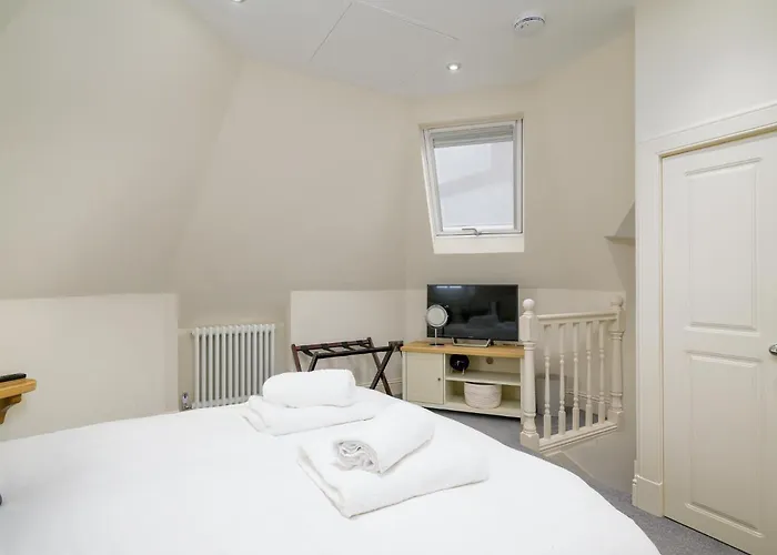 דירה Historic Ramsay Garden Apt With Balcony Views - Pass The Keys *