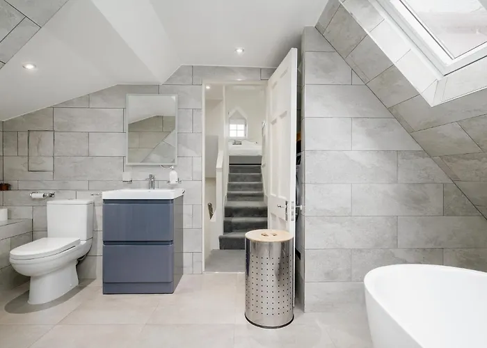 דירה Historic Ramsay Garden Apt With Balcony Views - Pass The Keys