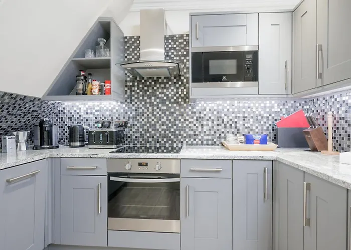 דירה Historic Ramsay Garden Apt With Balcony Views - Pass The Keys *