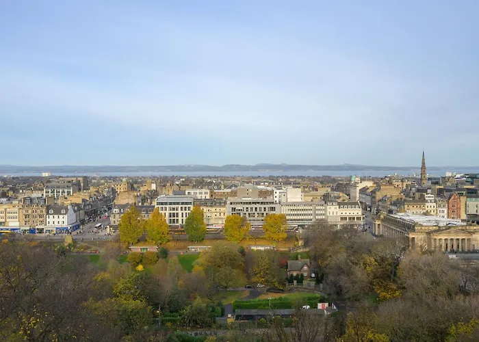 Historic Ramsay Garden Apt With Balcony Views - Pass The Keys *