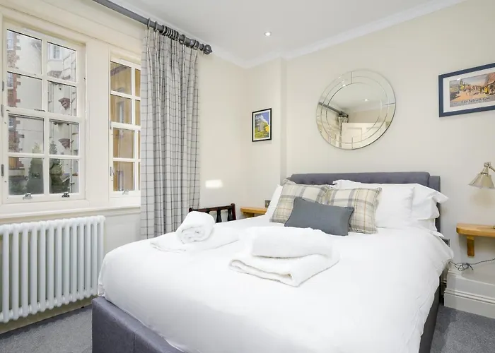 Historic Ramsay Garden Apt With Balcony Views - Pass The Keys