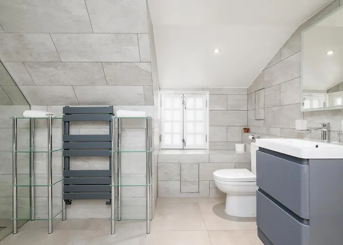 דירה Historic Ramsay Garden Apt With Balcony Views - Pass The Keys *