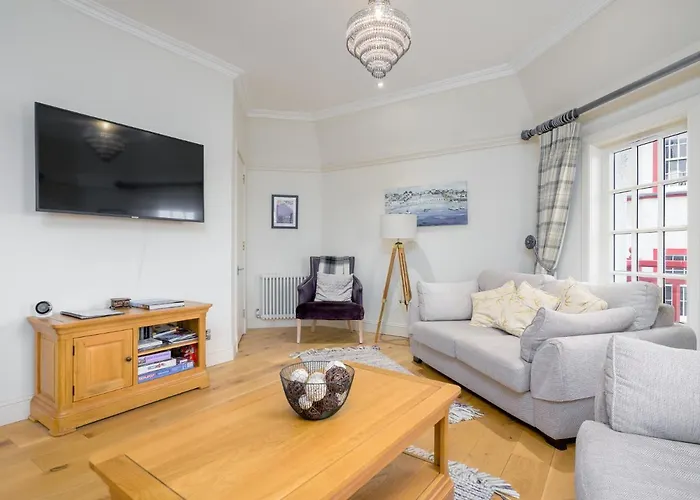 Historic Ramsay Garden Apt With Balcony Views - Pass The Keys דירה *