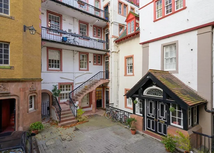 Historic Ramsay Garden Apt With Balcony Views - Pass The Keys *