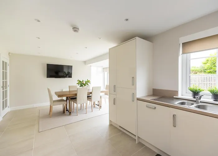 Luxury Detached
