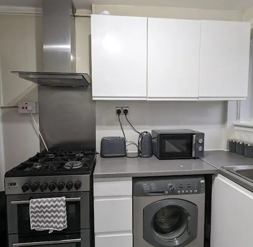 3 Bedroom Sleeps 8 Apartamento *