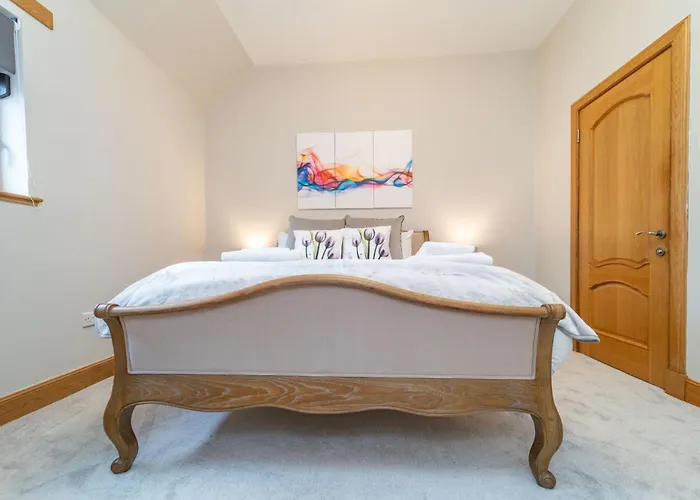 דירה Spacious 3 Bed Townhouse With Parking *