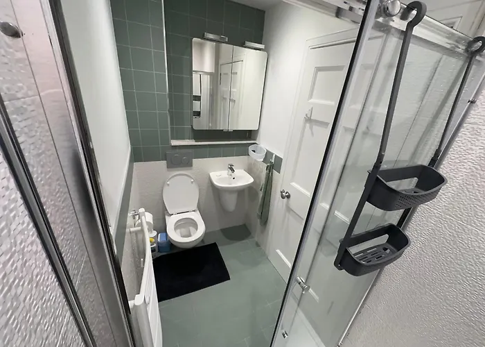 One Bee Daire Edinburgh