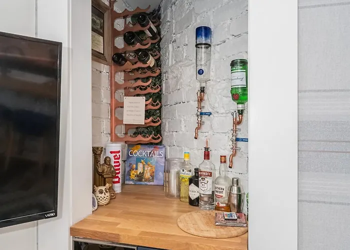 Pass The Keys Trendy Historic Flat Sleeps 4 To 6 Near Leith Shore Edinburgh