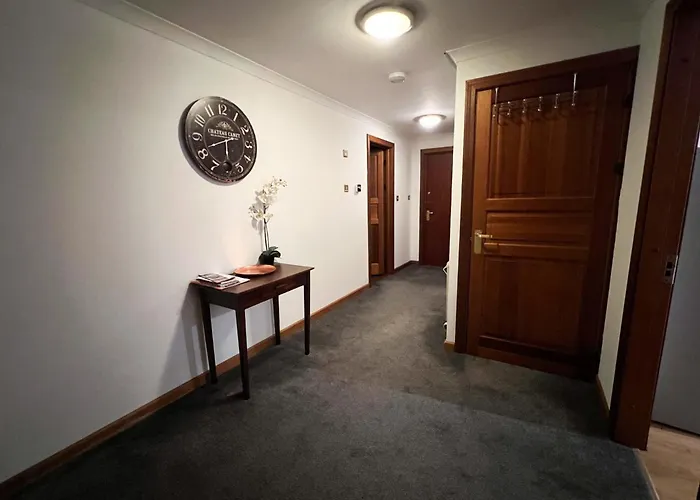 2br Flat Historic Centre Sleeps 5 *