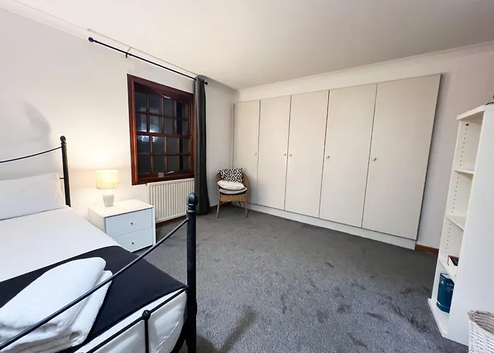 2br Flat Historic Centre Sleeps 5 *