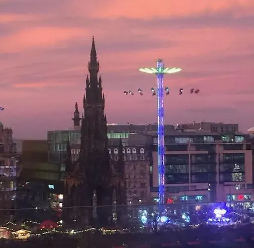 Modern Flat With Views By The Royal Mile Edinburg