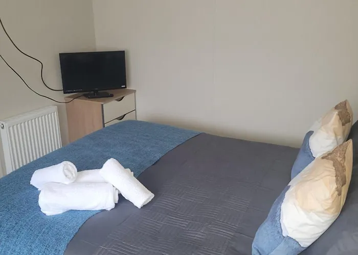 Cozy Caravan Near בית נופש *