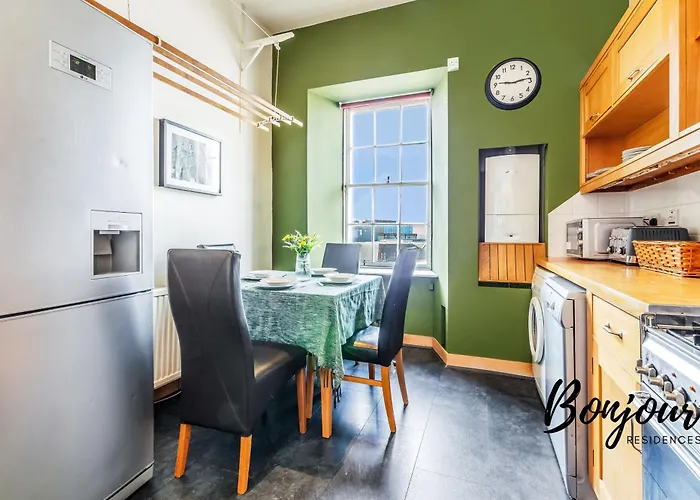 Apartment Belleville Central St James Quarter Free Offsite Parking & Views By Bonjour Residences *