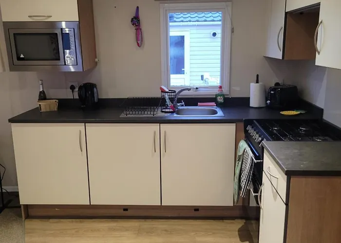 בית נופש Cozy Caravan Near