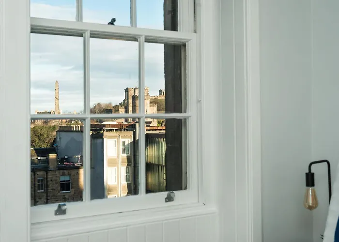 Quiet, 2 Bedroom Royal Mile Gem * Edinburgh