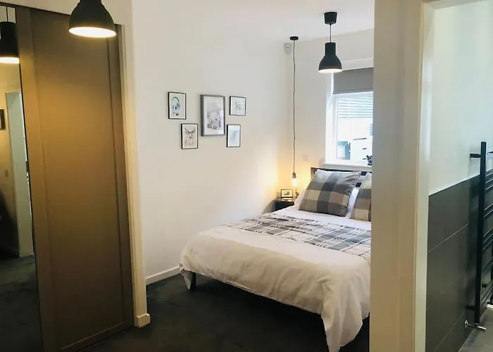 Kaimes Kip: Stylish Five Bedroom בית נופש *