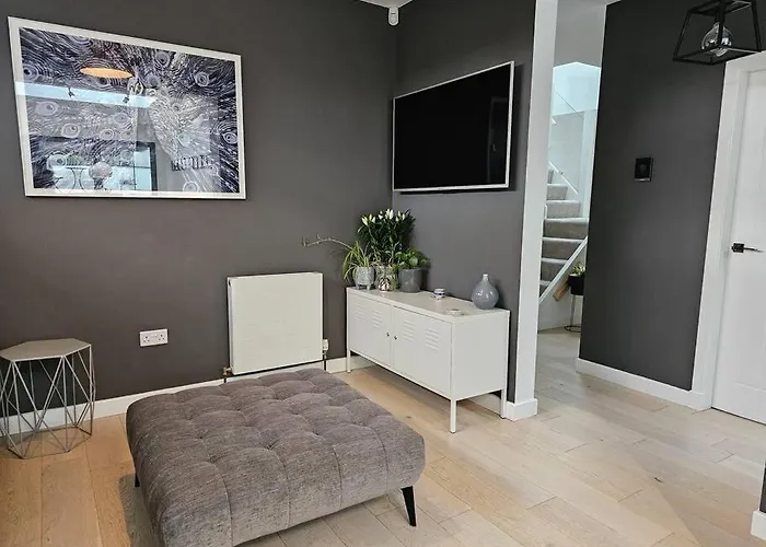 בית נופש Kaimes Kip: Stylish Five Bedroom אדינבורו