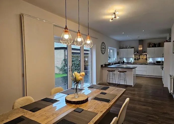 Our House @ Little France Ferienhaus