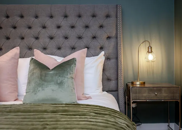 Dragon - Centre 2 Bed Luxury Mews House