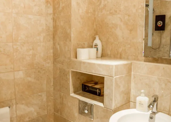 Castle View&grassmarket Flat With Luxury Bathroom דירה *