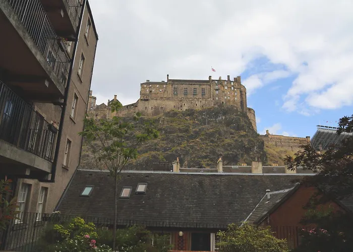Castle View&grassmarket Flat With Luxury Bathroom דירה אדינבורו