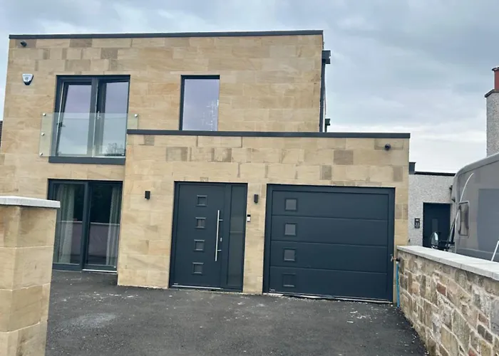 Riversdale House Next To Murrayfield Stadium *