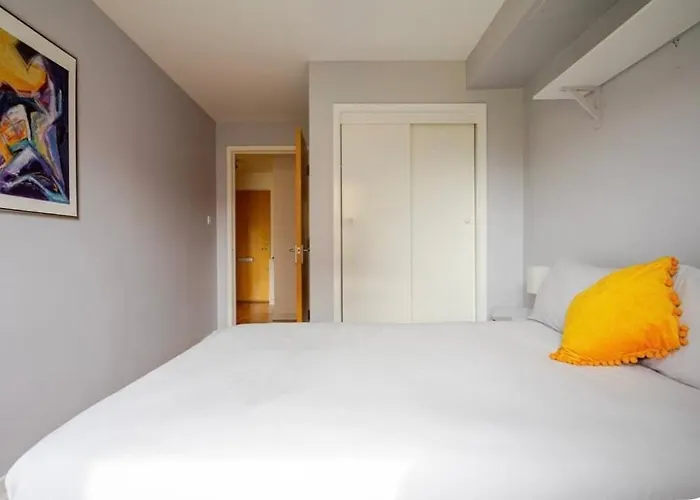 Spacious Retreat At Prime Location With Free Parking& Balcony