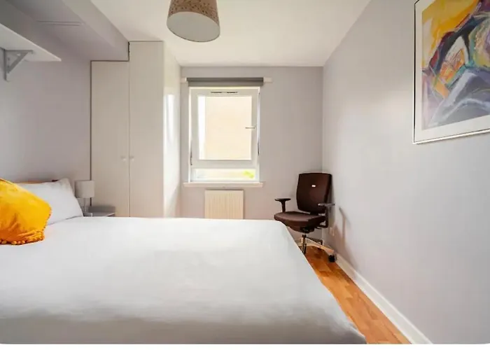 Spacious Retreat At Prime Location With Free Parking& Balcony