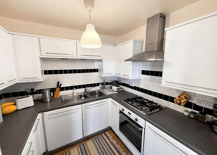 Arthurs Penthouse - Central Leith Walk 2-storey - Free Parking & Fast Wifi *
