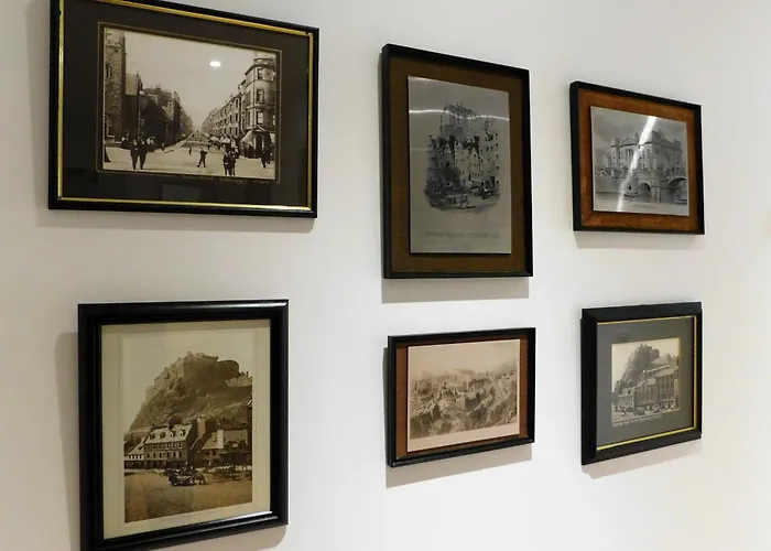 Апартаменты Beautiful Meadowbank With On-street Parking *