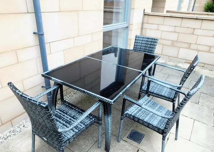 Beautiful Meadowbank With On-street Parking