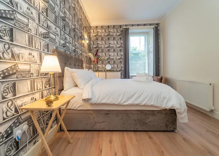 דירה Beautiful Spacious Victorian Town House