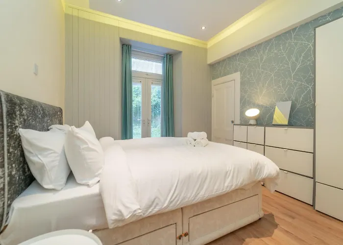 Beautiful Spacious Victorian Town House * אדינבורו