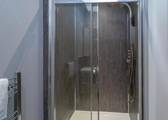 Beautiful Spacious Victorian Town House