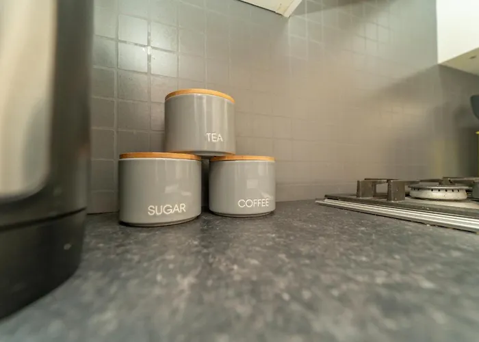 Beautiful Spacious Victorian Town House דירה *