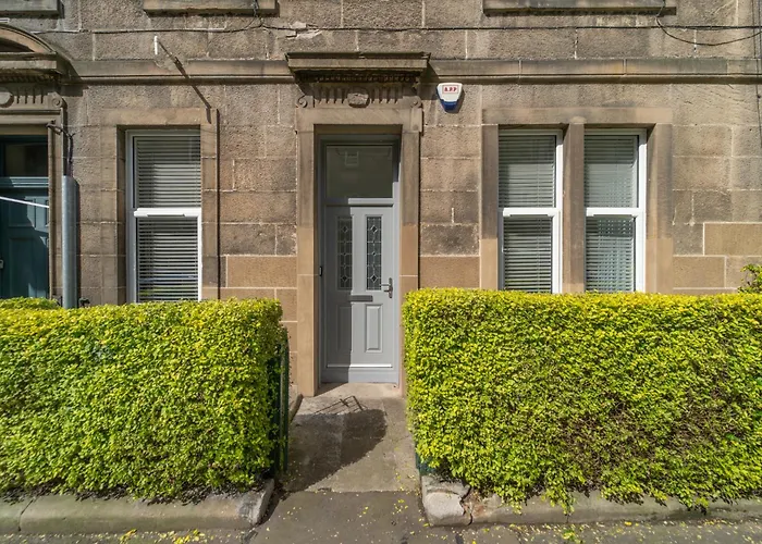 Beautiful Spacious Victorian Town House